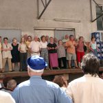 Die singenden Gäste der Stadt Gerabronn aus ihrer französischen Partnergemeinde nach der Brauereibesichtigung.